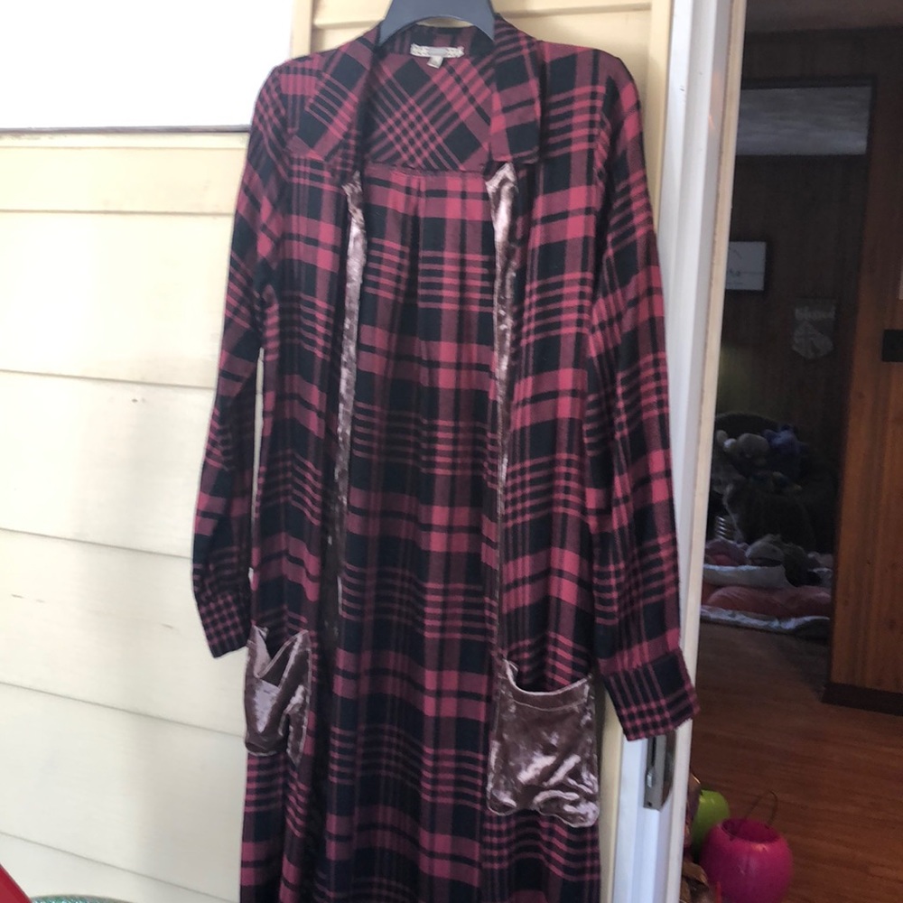 Gimmicks by BKE long plaid duster with velvet